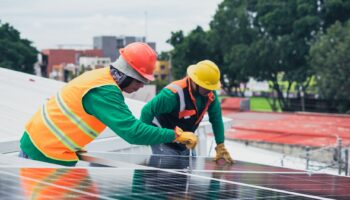 US solar installations hit quarterly record, making up 75% of new power added, report says