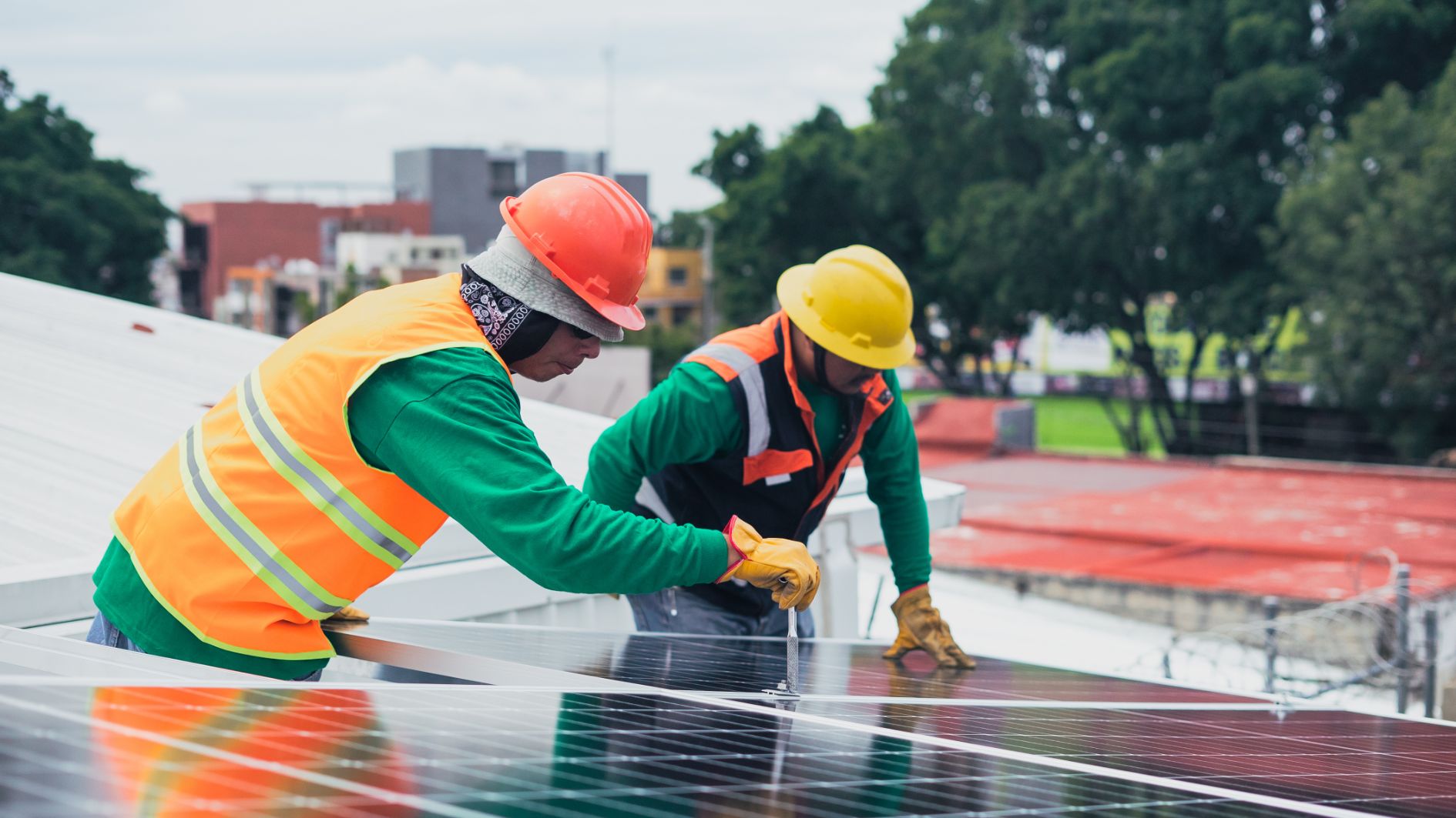 US solar installations hit quarterly record, making up 75% of new power added, report says